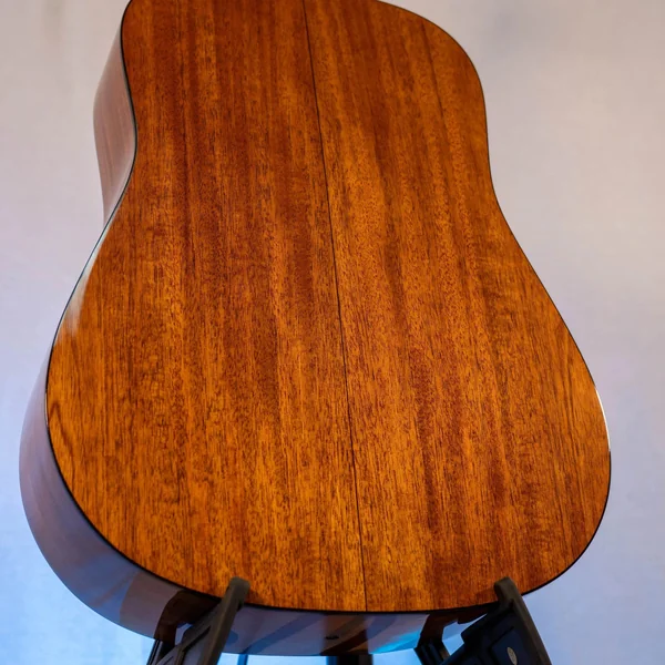 Guitare Martin D-18