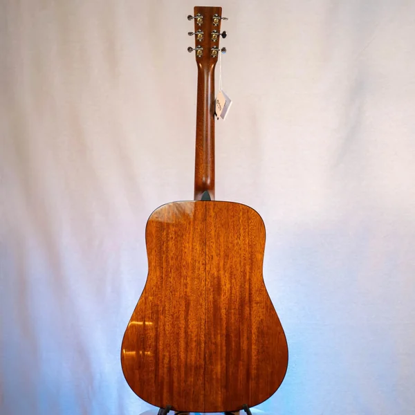 Guitare Martin D-18