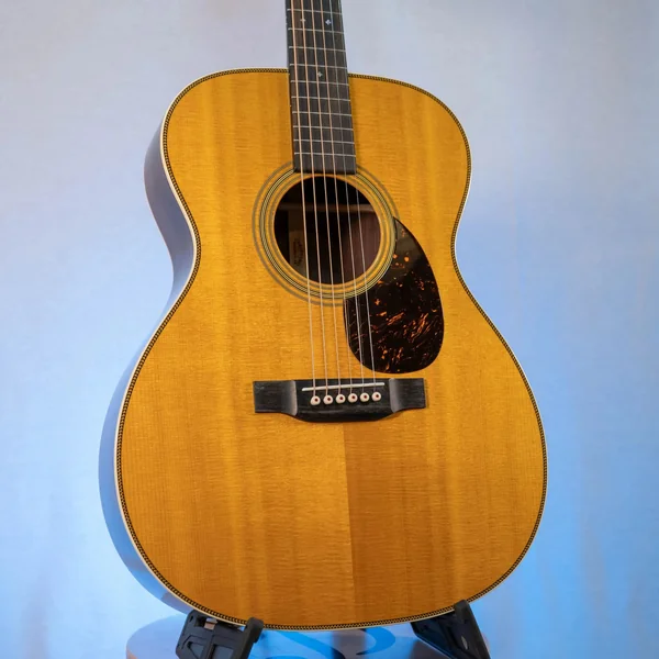 Guitare Martin OM-28