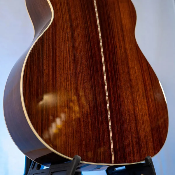 Guitare Martin OM-28