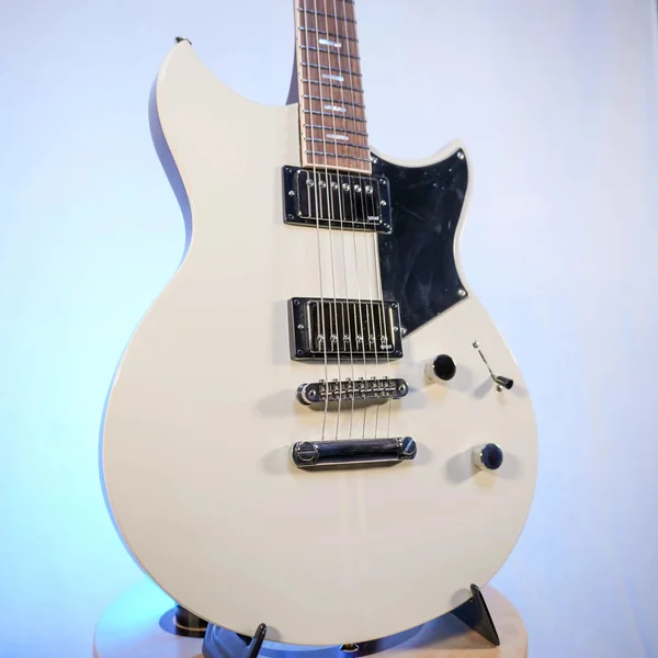 Guitare Yamaha Revstar Standard RSS20 Vintage White