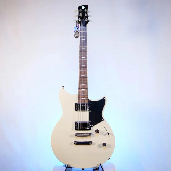 Guitare Yamaha Revstar Standard RSS20 Vintage White
