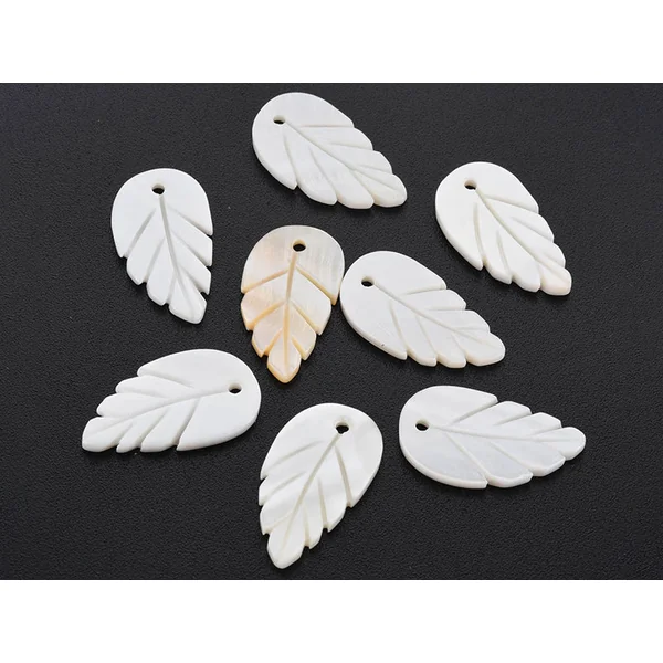 Lot de 5 pendentifs feuille en coquillage nacré - 22 x 12 mm