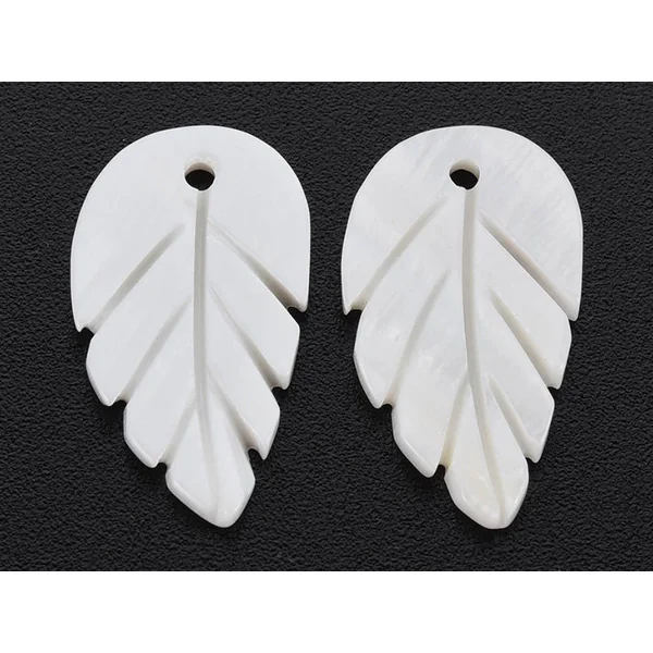 Lot de 5 pendentifs feuille en coquillage nacré - 22 x 12 mm