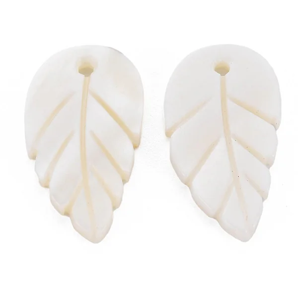 Lot de 5 pendentifs feuille en coquillage nacré - 22 x 12 mm