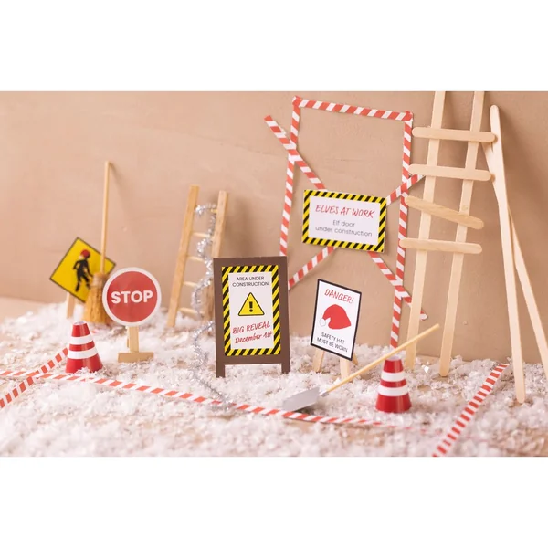 Mini-kit créatif porte de lutin « En construction »