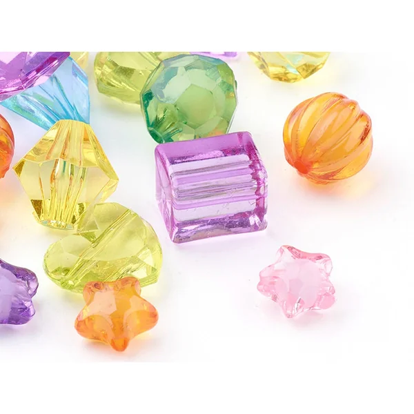 Mix de 50 perles en plastiques transparentes - formes et couleurs variées