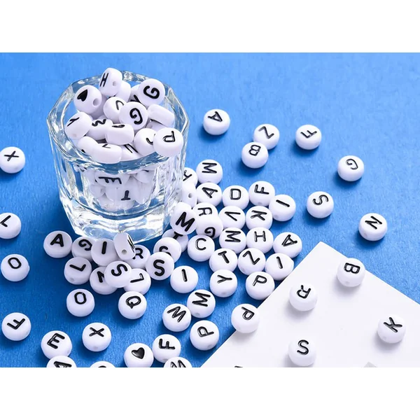 Pack boite de perles en plastique alphabet et bobine de fil élastique