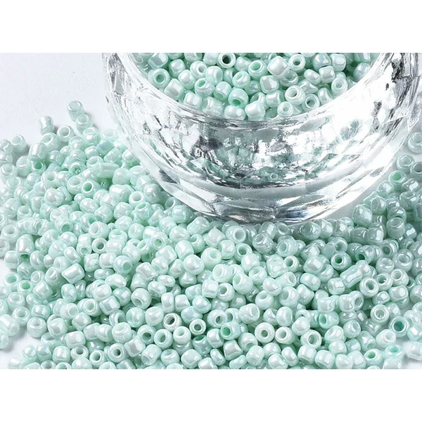 Perles de rocailles en tube - Vert d'eau clair - 2 mm