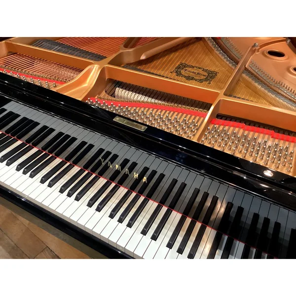 PIANO A QUEUE YAMAHA C3 CONSERVATORY 186cm Noir Brillant