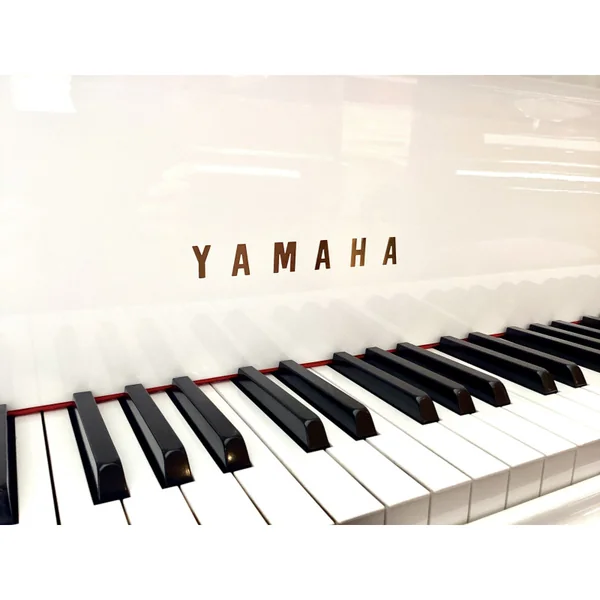 PIANO A QUEUE YAMAHA G2 BLANC BRILLANT 173 CM
