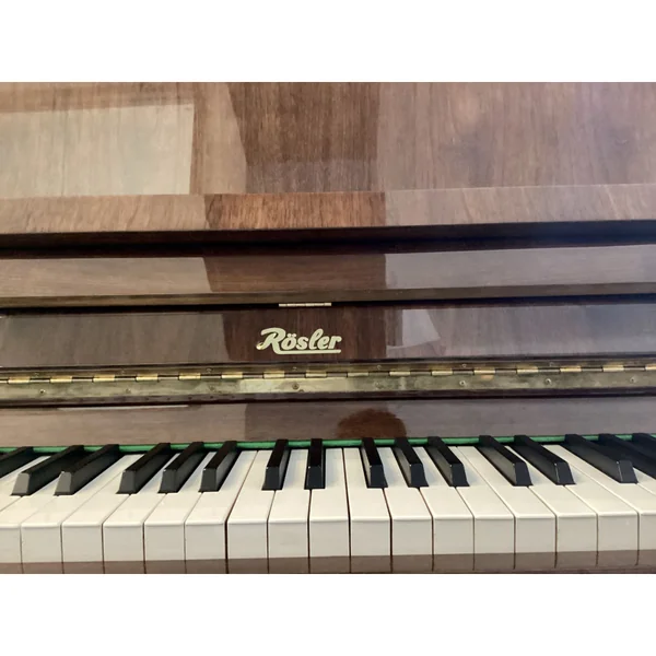 Piano droit Rösler Noyer Brillant
