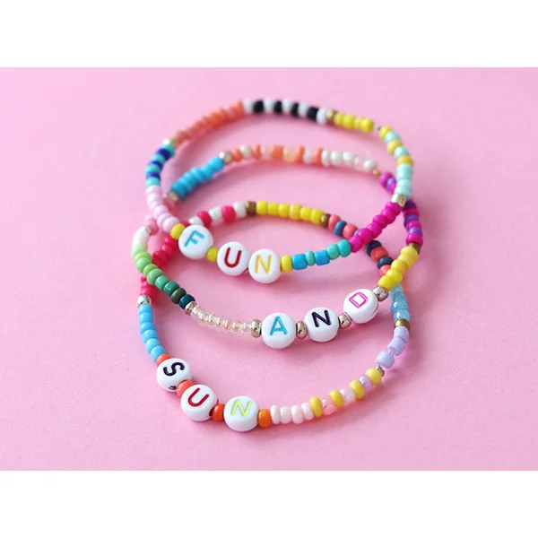 Pot de perles en plastique - nuances de violet