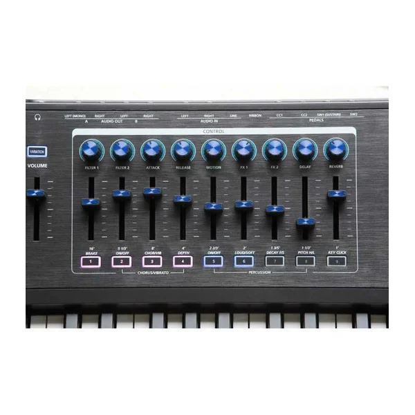 SYNTHETISEUR KURZWEIL PC4