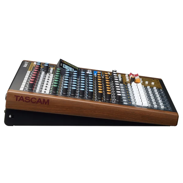 Tascam Model 12 analog mixer og 12 track digital recorder