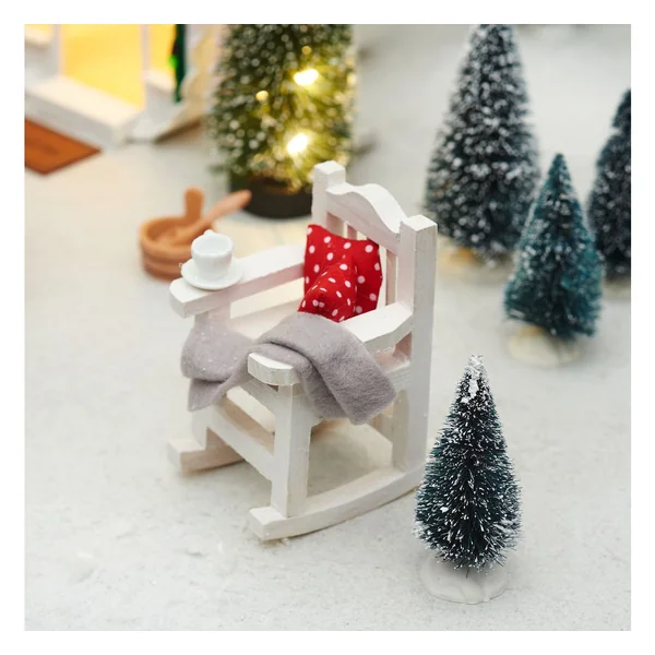 Tasse et soucoupe miniatures