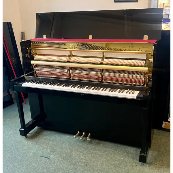 Yamaha E116 Finition Noir Brillant Piano Droit