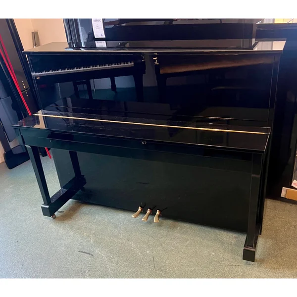 Yamaha E116 Finition Noir Brillant Piano Droit