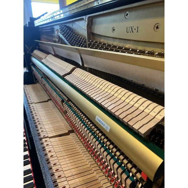 YAMAHA UX-1 Piano droit Noir Brillant
