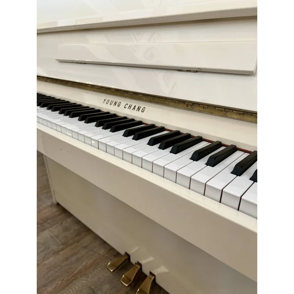 YOUNG CHANG U-107 Piano droit Blanc brillant